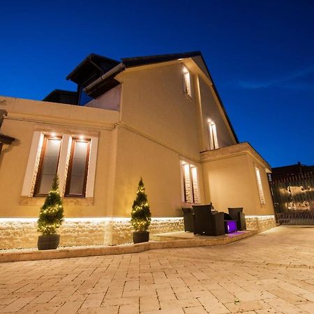 H & V Residence - Split Level Apartment อาราด ภายนอก รูปภาพ