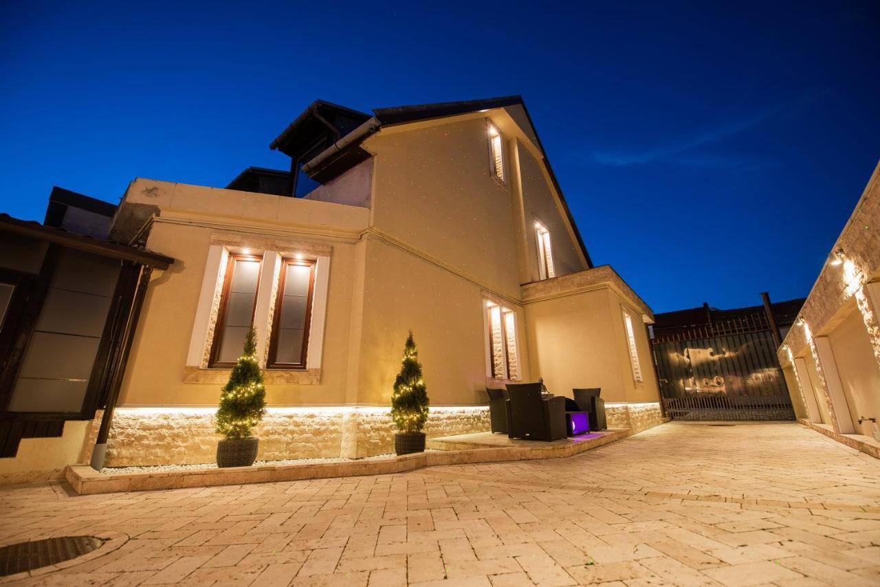 H & V Residence - Split Level Apartment อาราด ภายนอก รูปภาพ