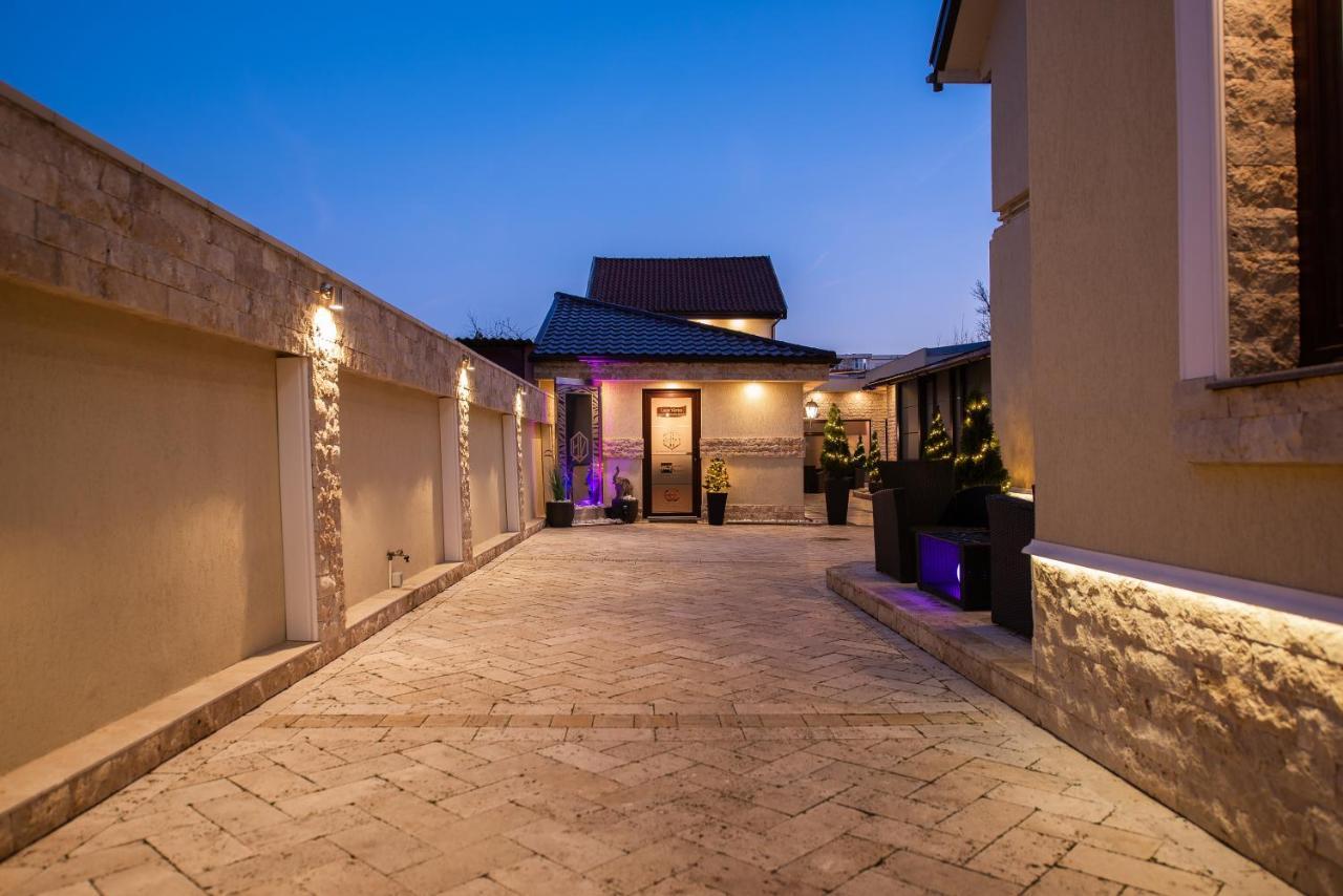 H & V Residence - Split Level Apartment อาราด ภายนอก รูปภาพ