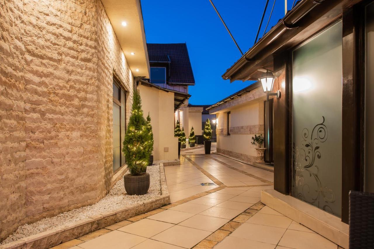 H & V Residence - Split Level Apartment อาราด ภายนอก รูปภาพ