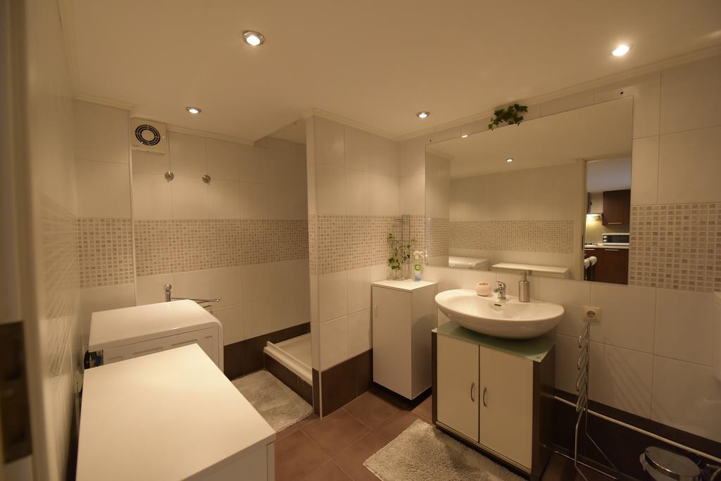 H & V Residence - Split Level Apartment อาราด ภายนอก รูปภาพ