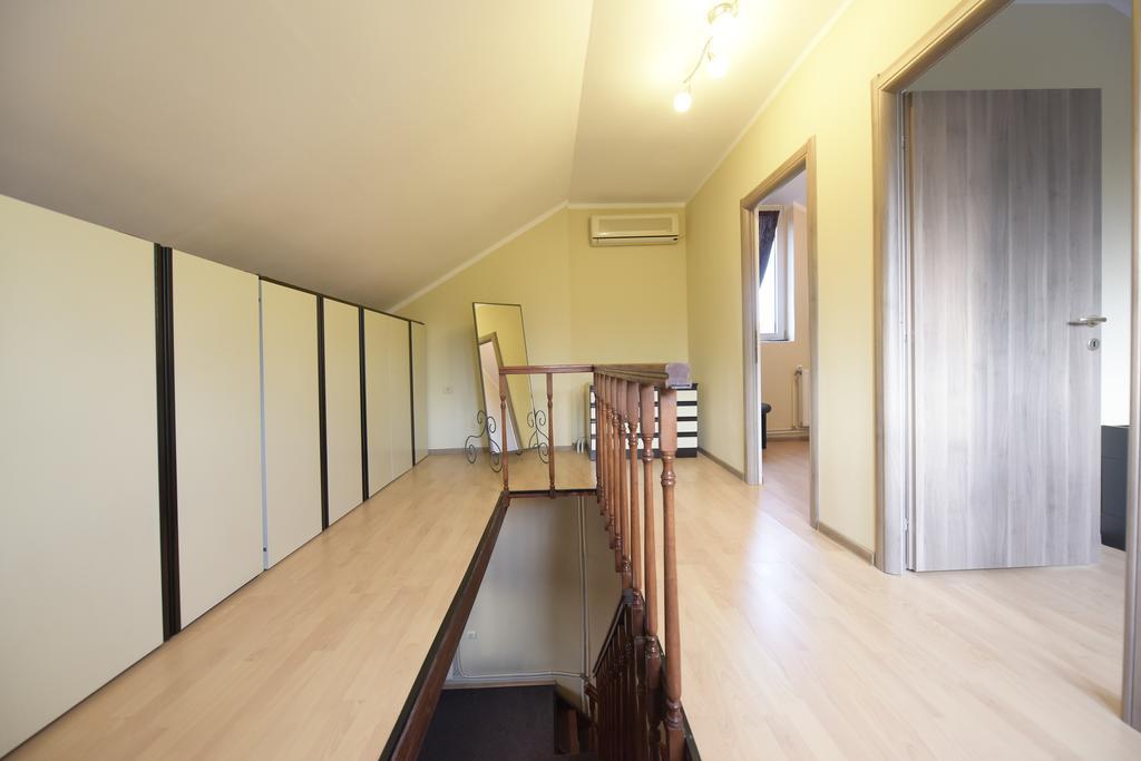 H & V Residence - Split Level Apartment อาราด ภายนอก รูปภาพ